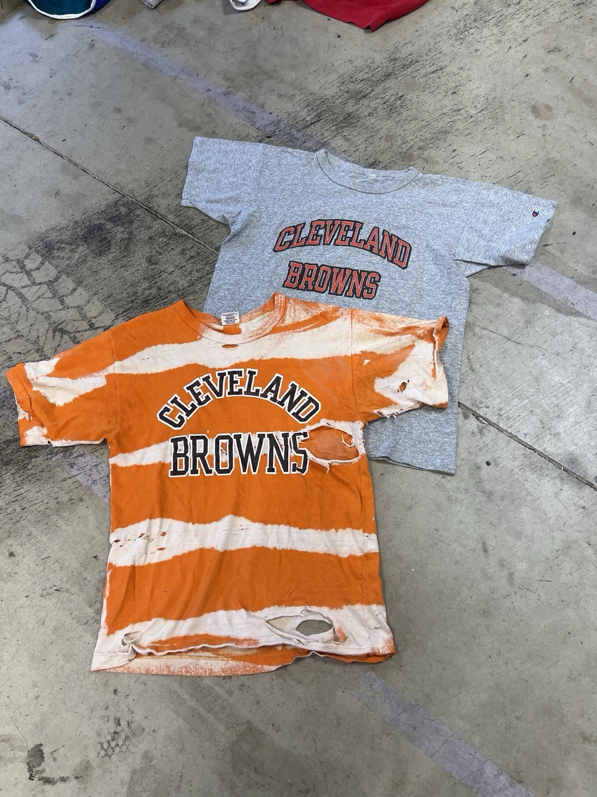 2 Vintage Cleveland Browns Tees 2 Vintage Cleveland Browns Tees