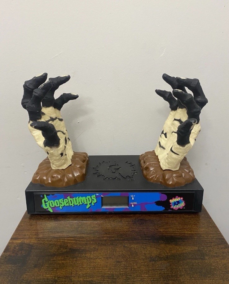 Vintage GOOSEBUMPS Talking AM/FM Radio CLOCK Hands 1996 Horror Halloween Rare Vintage GOOSEBUMPS Talking AM/FM Radio CLOCK Hands 1996 Horror Halloween Rare