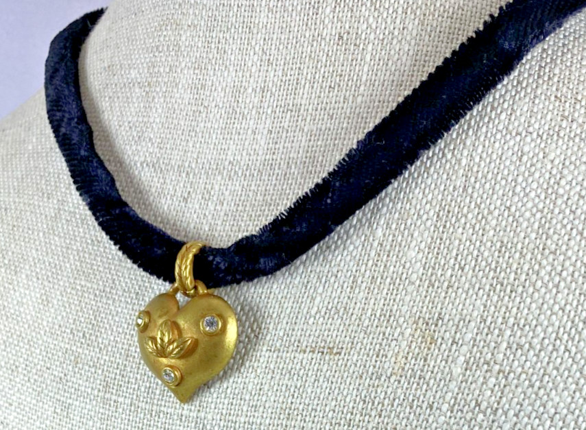 Vintage Leslie Block Velvet Heart Necklace Gold Plated 15–18\ Vintage Leslie Block Velvet Heart Necklace Gold Plated 15–18\