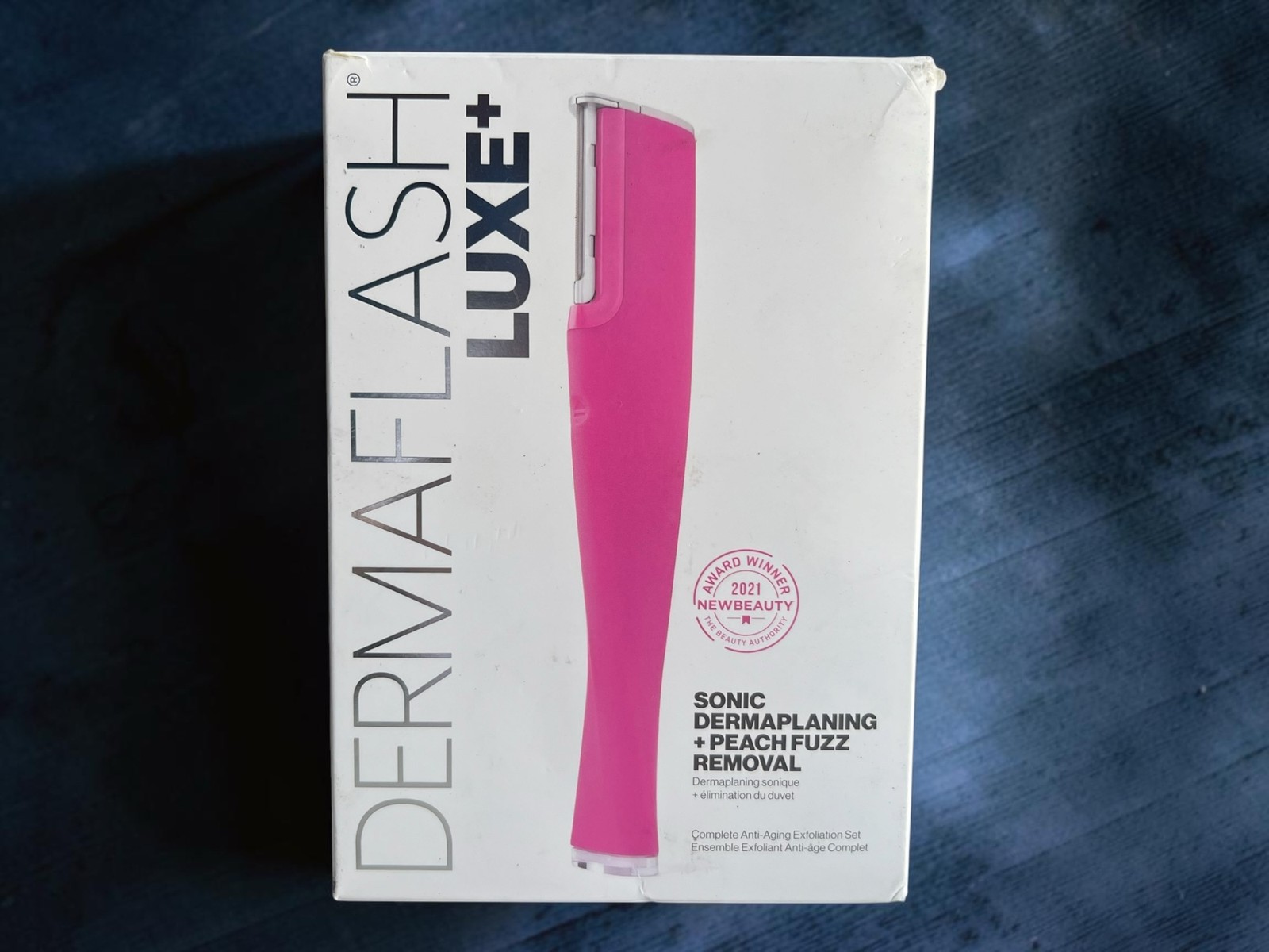 DERMAFLASH LUXE+ Sonic Dermaplaning & Peach Fuzz Removal Tool - Pink