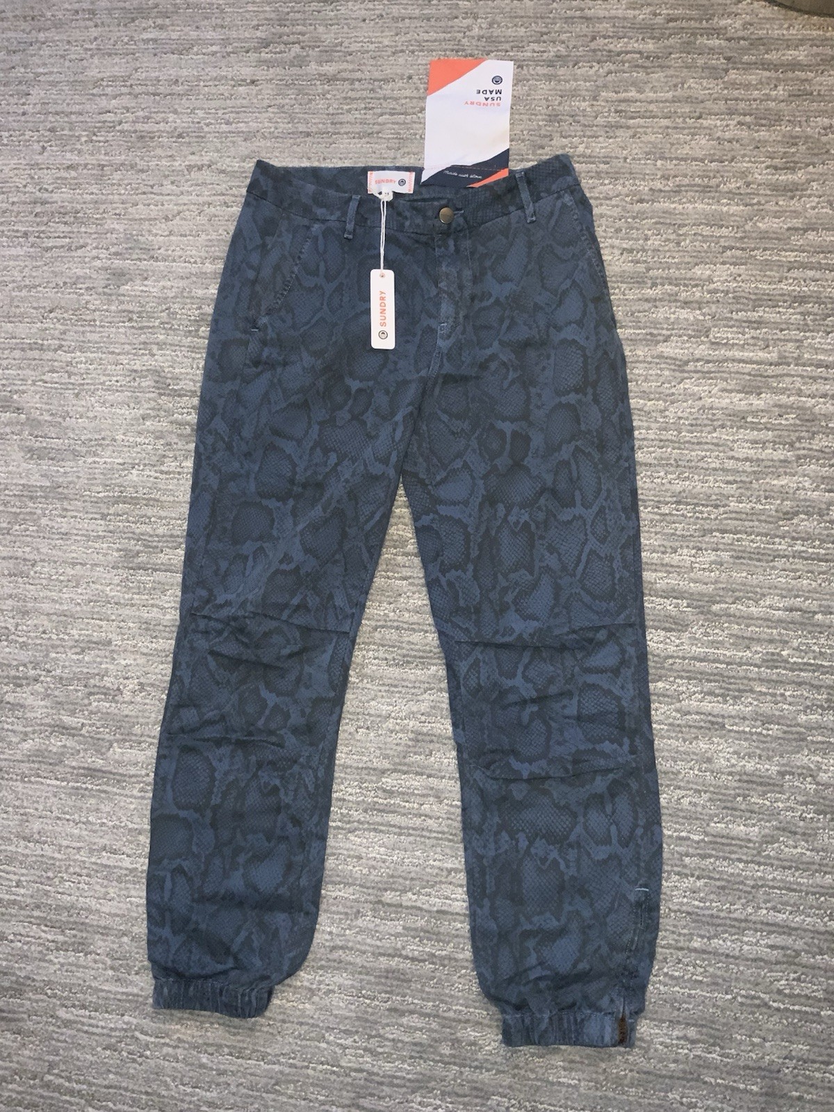 New Sundry Women\'s Size 25 Snake Python Print Joggers Pants Zipper Ankles
