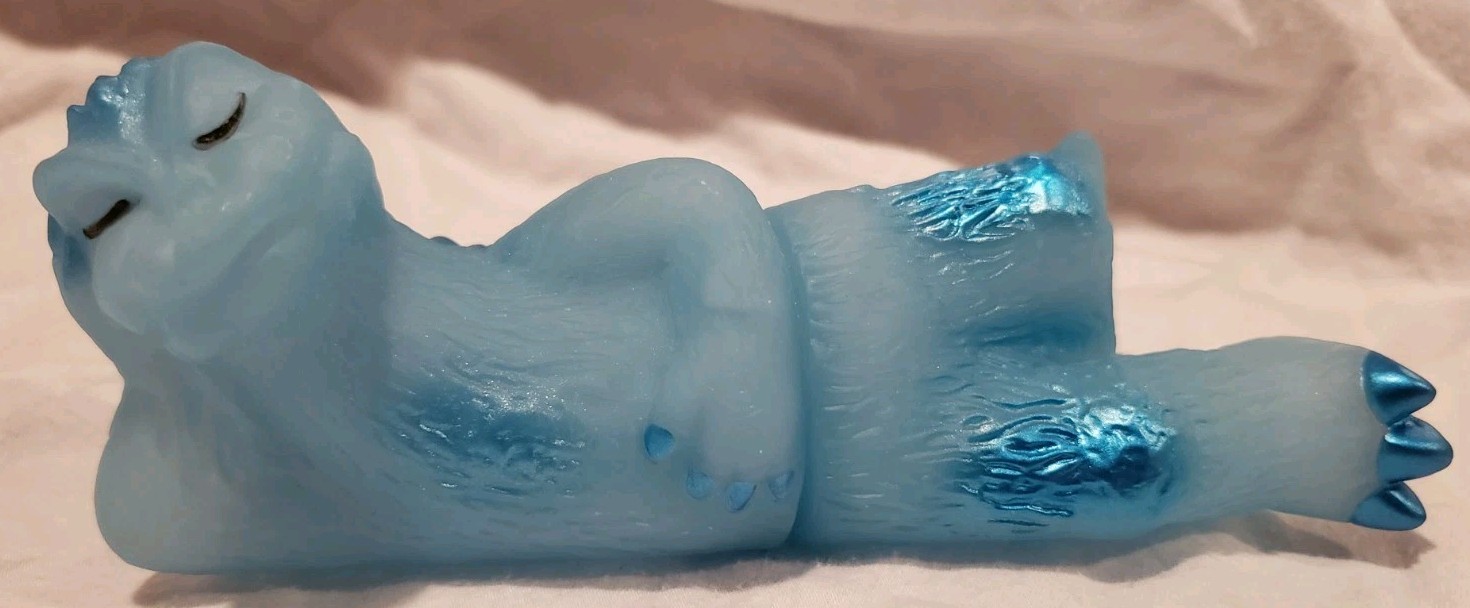 Marmit/Vinyl Wars SLEEPING GODZILLA Blue Metallic Sofubi Soft Vinyl Figure Marmit/Vinyl Wars SLEEPING GODZILLA Blue Metallic Sofubi Soft Vinyl Figure