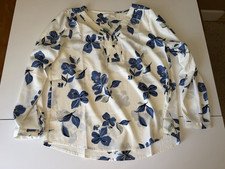 NWT Maurices Floral V-neck Long Sleeve Blouse Top Size Large White Blue Floral picture