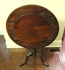 Georgian Mahogany Circular Tripod Table with Piecrust Top picture