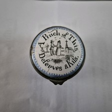 A Rare 18thc Bilston Enamel Pill Or Patch Box A Pinch Of This Deserves A Kiss picture