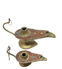 Vintage  Handcrafted Brass Aladdin Oil Lamp Middle Eastern Collectible Art picture