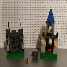 Lego Castle Knights  6094 Guarded Treasury + Defense Archer 4801 - Incomplete picture
