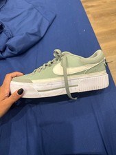 sneakers women size 7 picture