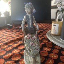 LLADRO PORCELAIN FIGURINE #01419 LOVE'S TENDER TOKENS Girl w/ Flower Cart 9