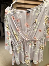 Torrid Light Gray Floral Peplum Top Size 2X picture