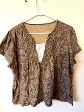 Croft & Barrow Women's 1X Brown Floral V-Neck Short Sleeve Pleated Blouse picture