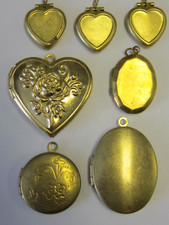 7 VTG MODERN LOCKETS LOT BRASS HEARTS ROSE OVALS NOS PENDANTS CHARMS A picture