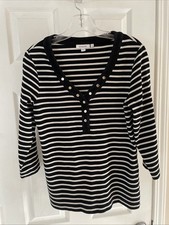 Chicos Women’s Sz 1 Pull Over Top black white Striped Print 3/4 Sleeve Pretty picture