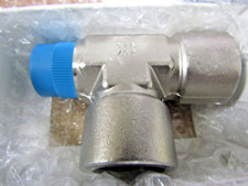 ✌️NEW SWAGELOK SS-12-ST PIPE STREET TEE 3/4 MALE NPT X 3/4 FEMALE NPT X 3/4 FNPT picture