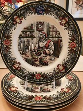 ROYAL STAFFORD SANTA'S WORKSHOP SET OF 4 DINNER PLATES CHRISTMAS LANTERN BORDER picture