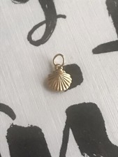 14k Solid Yellow Gold Real Gold Scallop Sea Shell Charm Pendant picture