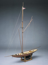Mantua Models 1/60 Scale Britannia Royal Yacht Model Kit picture