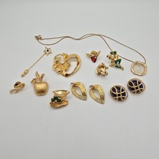 Vintage Avon Jewelry Lot 11 Pieces Brooch Earrings Necklace Pins Gold Tone READ picture