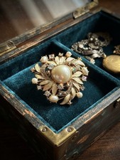 VTG Signed Monet 22 K Gold Overlay Cream Enamel Faux Pearl Sunburst Brooch Pin picture
