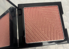 MARK BY AVON CHEEK MAGNET HOOK UP BLUSH SALMON IT UP  WITH MIRROR NIB picture