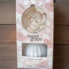 Sweet Grace Flower Diffuser (8oz.) Bridgewater Candle Co. Home Fragrance NEW picture
