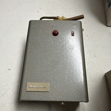 Sid Harvey's Honeywell Combination Control R8182H New In Box picture