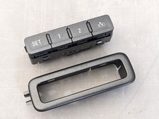 OEM 2015-2019 Chevy TAHOE ESCALADE YUKON Left Memory Switch W/ Bracket 22894089 picture