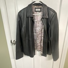 Covington Woman’s Black Leather Jacket Large Paisley Inside Liner Smoke Free picture