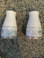 Noritake Sri Lanka Contemporary BLUE HILL Salt Pepper Shakers Floral Excellent  picture