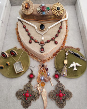 Vintage Victorian Revival Modern Style Wearable Jewelry Costume Estate Lot picture