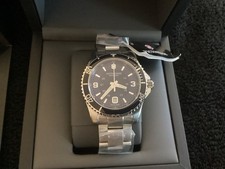 Victorinox Swiss Army Men's Maverick Navy Blue Dial Watch 241602. Brand new. picture