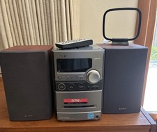 Sony Micro Hi-Fi Component System CMT-NEZ30 with Speakers and Remote picture