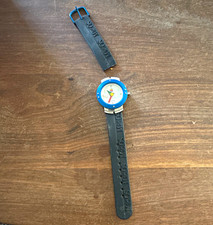 Mac OS Quartz Analog Wristwatch 12-Hour Dial Blue Case Black Rubber Strap picture