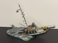 Jaws- McFarlane 2001 Statue -Movie Maniacs Orca & Bruce picture