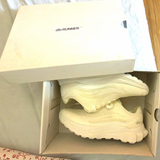 Alo Runner White Lace-Up Low Top Unisex Athletic Running Sneaker A0590U picture