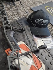 Mathews LIFT X Right Hand Bow Hunting Compound Bow Gray/Black 70lb 29in picture
