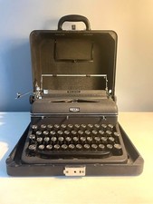 1939 PRE WW2 Royal Quiet Deluxe Typewriter With Carrying Case picture