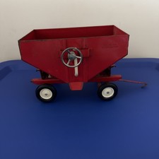 Vintage Ertl International Gravity Feed Wagon, Metal 1/16 USA picture