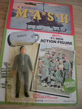 Hawkeye 1982 MASH 4077th 3¾” Action Figure + Trivia Cards + Book HC picture