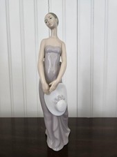 Lladro Bridesmaid Figurine - Very good condition; no box picture