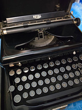 1930s Royal Model O Manual Typewriter picture