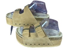 Cushionaire Guru Women's Tan Suede Platform Sandals 8.5M Buckle Studded picture