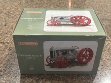 UNIVERSAL HOBBIES 1:16 SCALE 1917 FORDSON MODEL F DIECAST TRACTOR NEW IN BOX picture