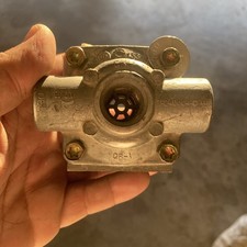 Nos Bendix T-240004 Brake Valve Peterbilt  picture
