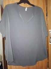 Zenana Premium Women's Gray Solid Woven V-Neck Short Sleeve Blouse Size L picture