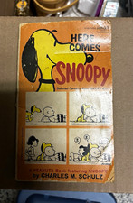 Vintage Here Comes Snoopy Charles M Schulz Peanuts Fawcett Crest R1957 60¢ picture