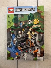 LEGO Minecraft: The First Adventure (21169) picture