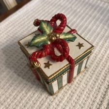 Fitz and Floyd Christmas Trinket Box No Chips Or Cracks  picture