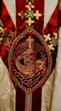 Spectacular Vintage Embroidered White Chasuble & Stole – Liturgical Vestments picture