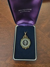 Antique Vintage Dancing Hours Sage WEDGWOOD 9k 375 cameo pendant Boxed 5.1 Grams picture